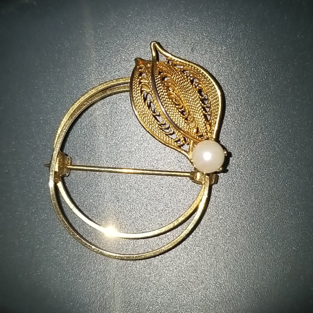 Vintage Golden Circle Lapel Brooch